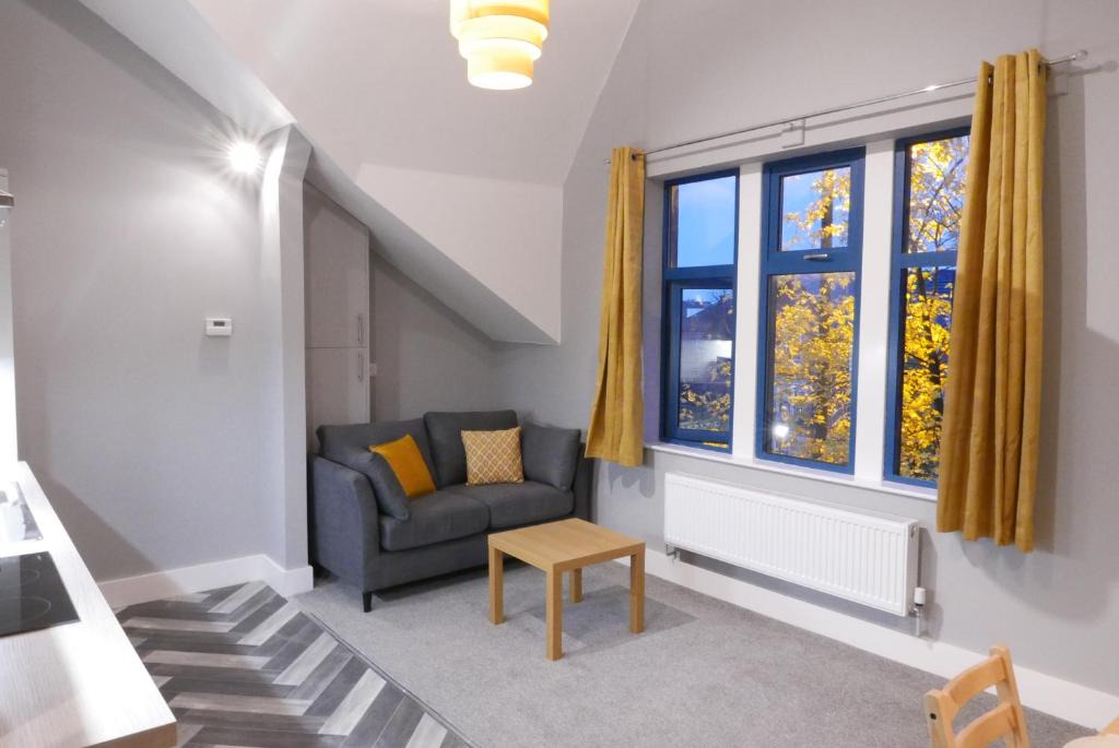 Chapeltown Apartment | 1 bed Apt close to Leeds Arena Sleeps up to 4 people F5
