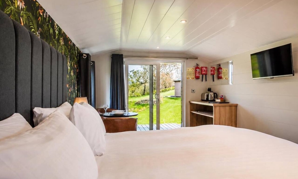 High Bentham RV Rental | 1 Bed in Bentham (oc-w37873)