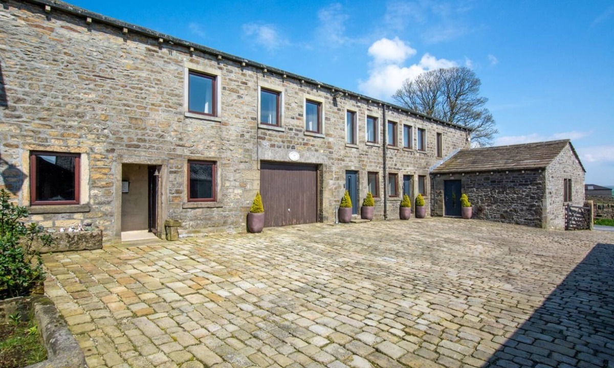 Sutton-in-Craven Cottage | 1 Bed in Cowling (oc-ds237)