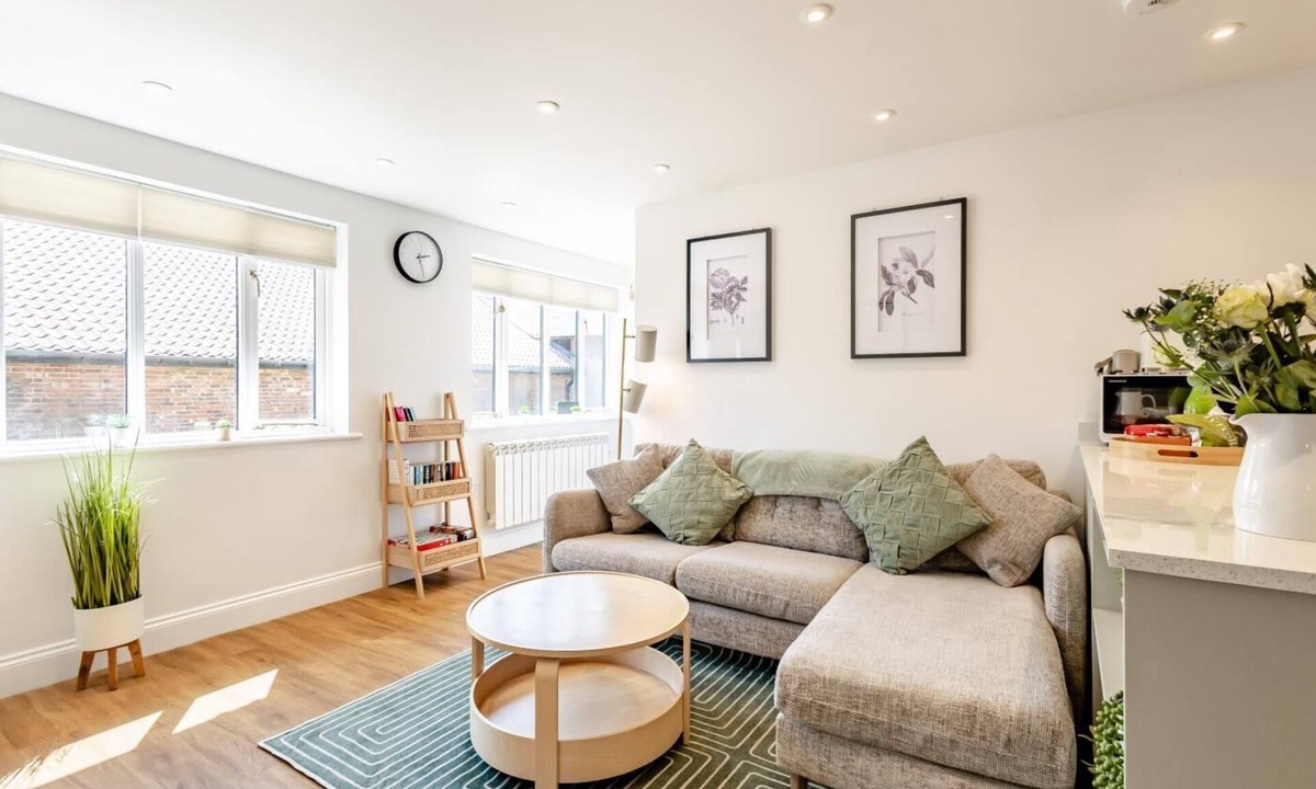Martlesham Heath Cottage | 1 Bed in Rushmere St. Andrew (oc-luxl)