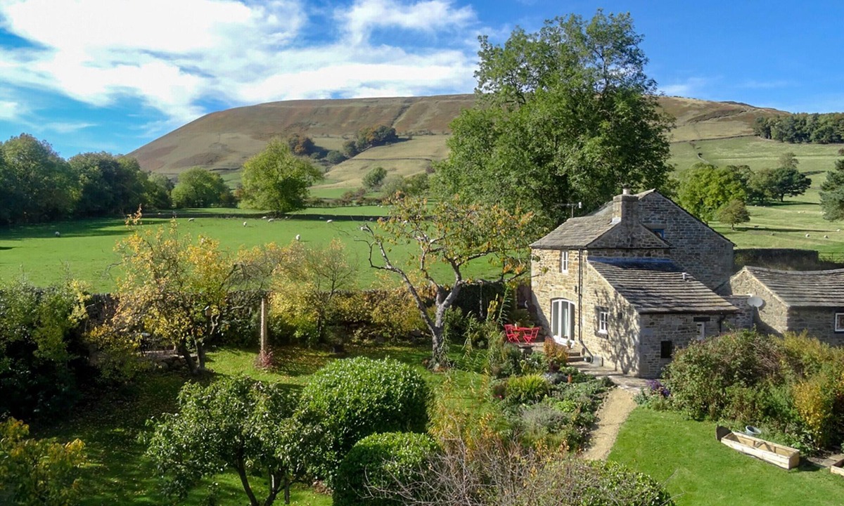 Peak District Cottage | 1 bedroom accommodation in Edale, Hope Valley