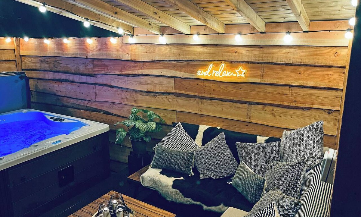 Scawton Ski Chalet | 1 bedroom accommodation in Easingwold