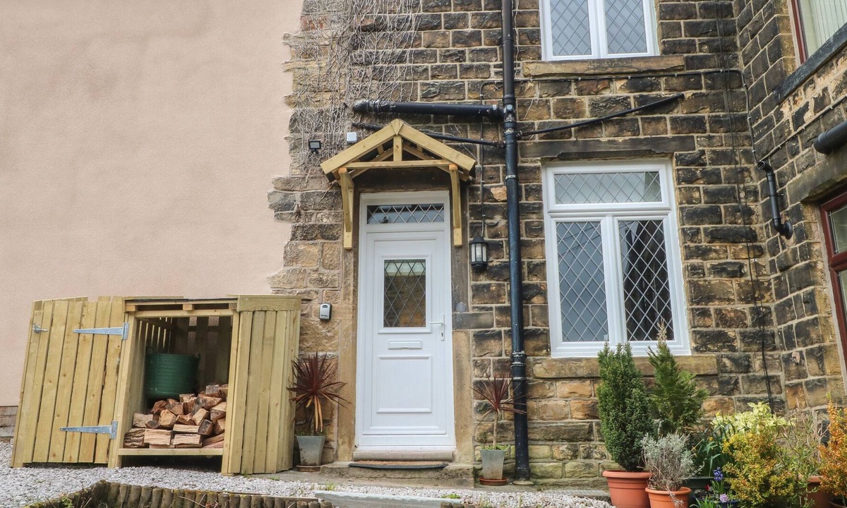 Saddleworth Cottage | 10 WEST COTTAGES, pet friendly, with open fire in Greenfield