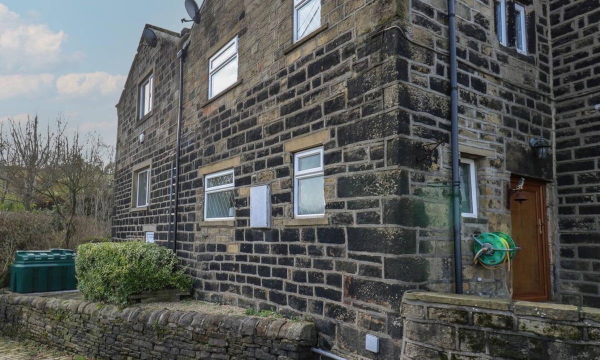 Ainley Top House | 11 Hollin Well Cottage, Sowerby Bridge