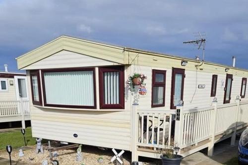 Chapel Saint Leonards Ski Chalet | 122 Happy Days South Chapel St Leonards