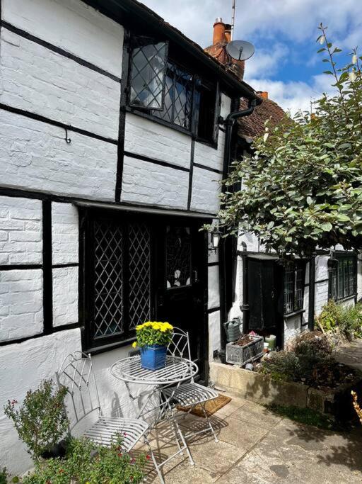 Henley-on-Thames House | 15th century tiny character cottage-Henley centre