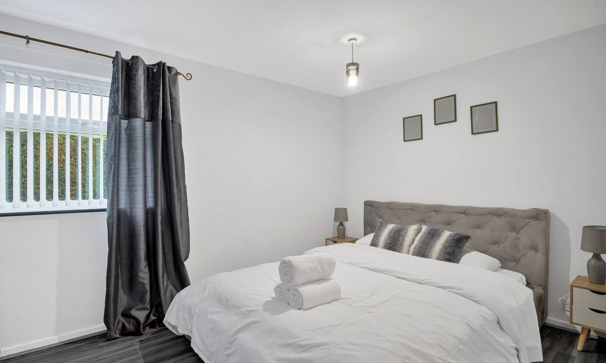 Little Hay Apartment | 1Bed-Sleeps3 Parking-NearCityCentre-Jlr-Nec