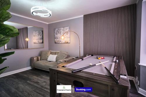 Weston on Trent House | 2 BDR House By Prospergress Property Short Lets & Serviced Accommodation Coventry 5 minutes walking from Arena Shopping Park and Coventry Building Society Arena Stadium With Self-Check-In, Free Parking and Large Garden & Patio, Pool Table and Games