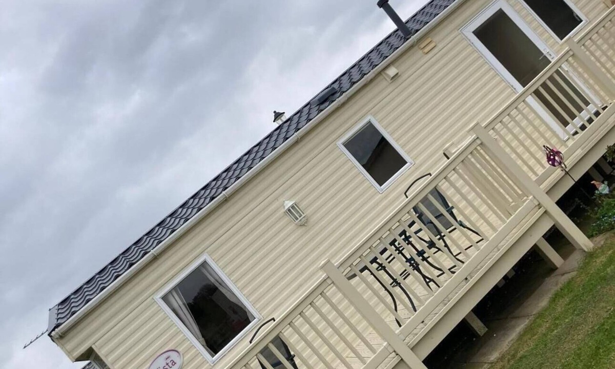 Mablethorpe and Sutton Cabin | 2-bed Caravan in Mablethorpe sea Front Location