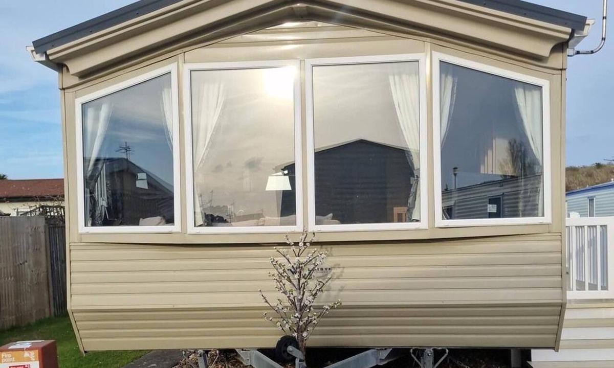 Chapel Saint Leonards Cabin | 2-bed Caravan - Sleeps 6 - Pets - Beach Access