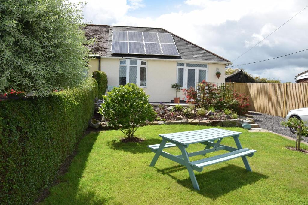 Tibshelf House | 2-Bed Cottage - Sleeps4 - Garden - Bbq