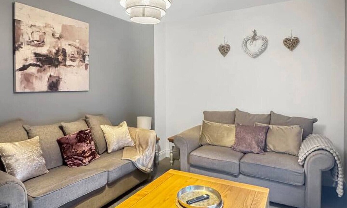 Grantham Apartment | 2 Bed Flat Sleeps 6 Free Parking Free Gym Access
