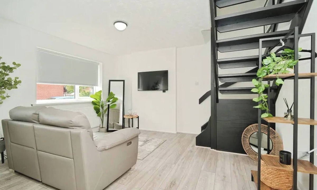 Bury House | 2-Bed House Near Bury Town Centre