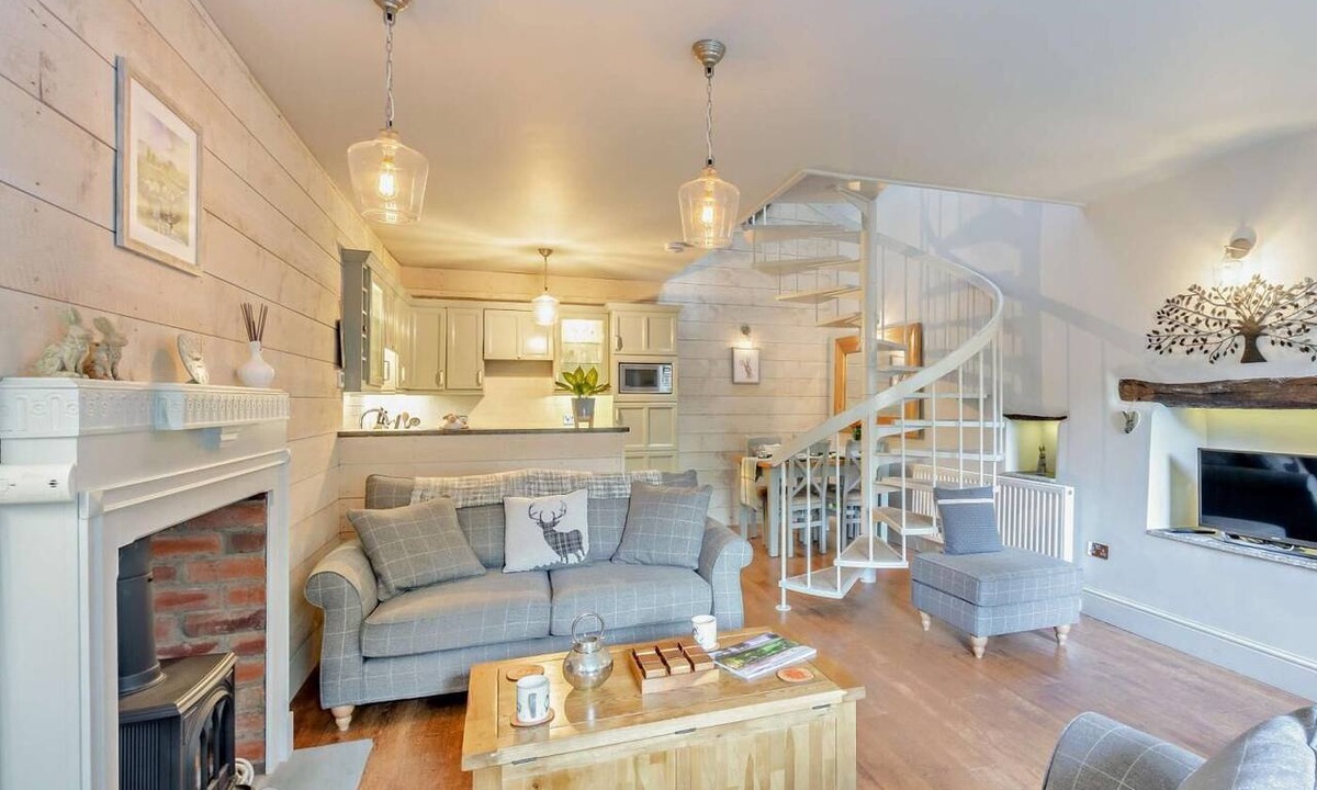 Kirkby Lonsdale Cottage | 2 Bed in Carnforth (oc-95452)