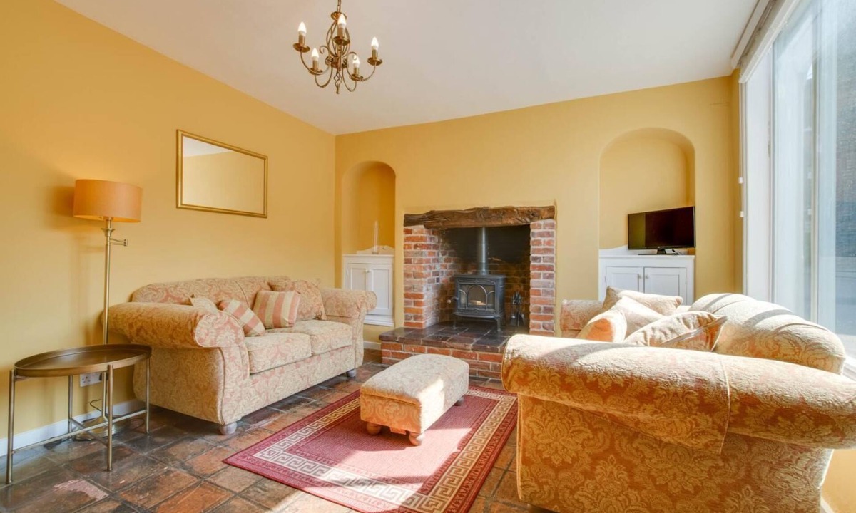 Eye Cottage | 2 Bed in Eye (oc-4lamb)