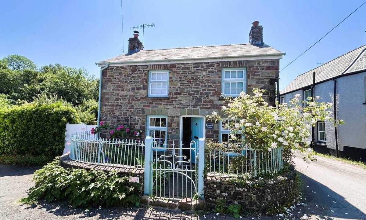 Llangynidr Cottage | 2 Bed in Llangynidr (oc-b42697)