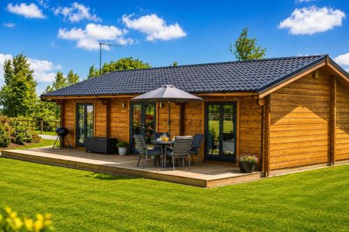 Driffield Cabin | 2 Bed in Nafferton oc-p31955