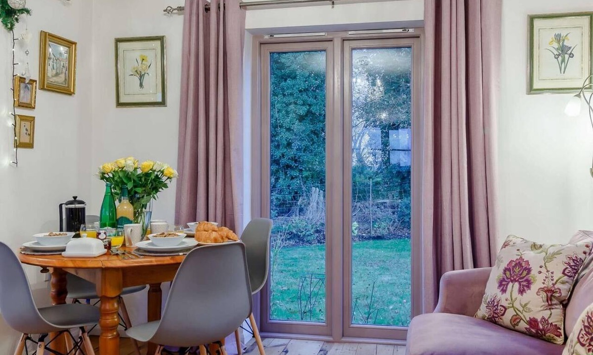 Banningham House | 2 Bed in Norwich (oc-86422)