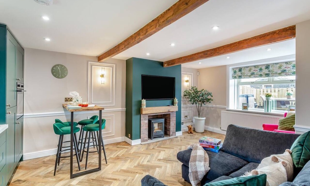 Ogden Cottage | 2 Bed in Thornton (oc-h36043)
