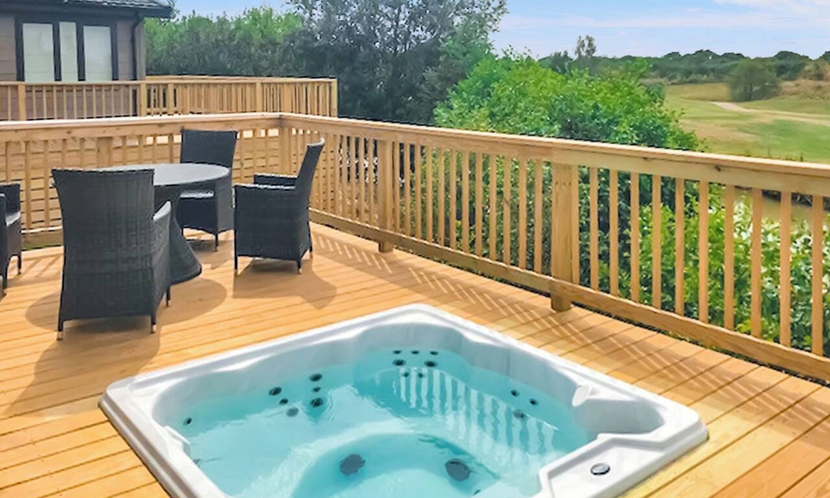 Thorne Ski Chalet | 2 bedroom accommodation in Doncaster, South Yorkshire