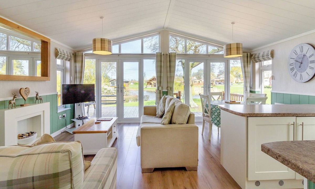 Aubourn Ski Chalet | 2 bedroom accommodation in Swinethorpe, Nr Lincoln