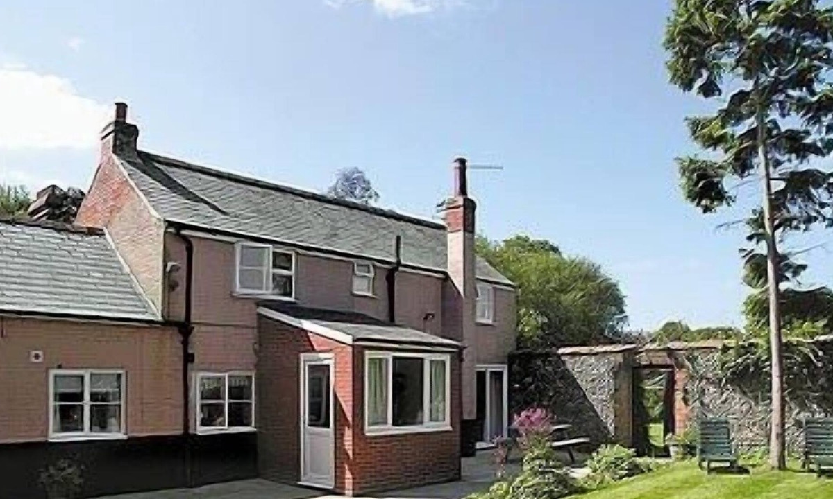 Fakenham Cottage | 2 bedroom accommodation in Bale, near Holt