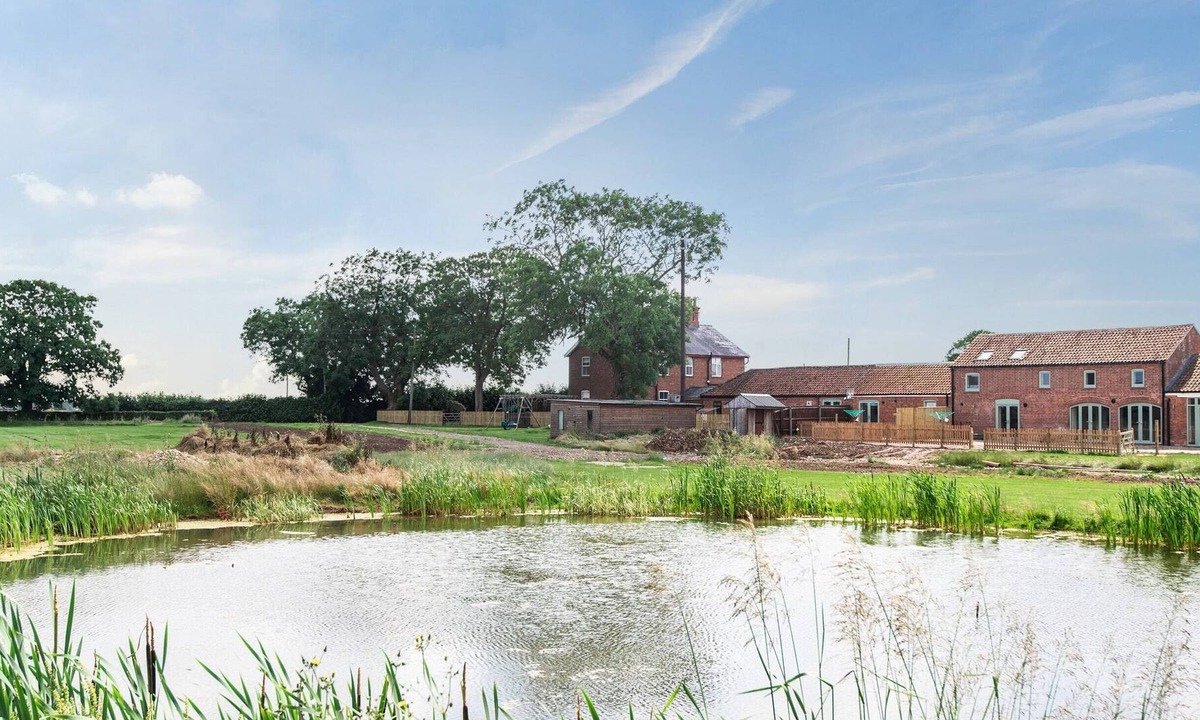 Helsey Cabin | 2 bedroom accommodation in Helsey