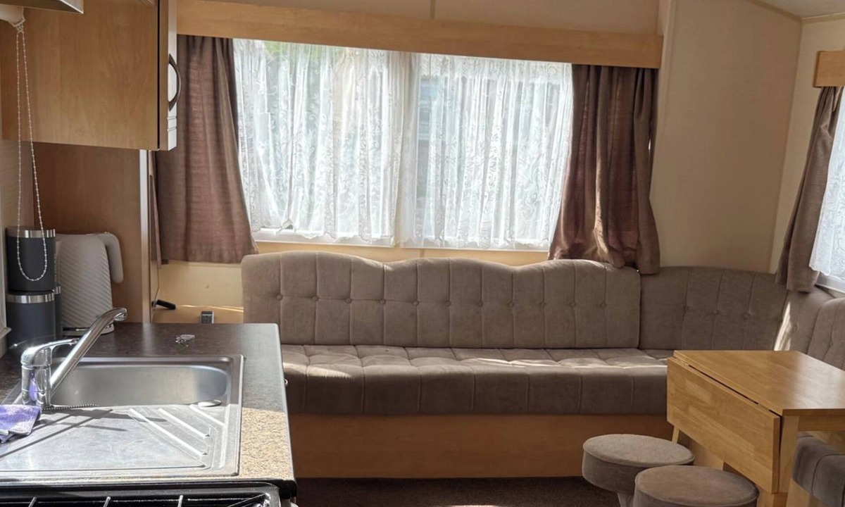 Chapel Saint Leonards Ski Chalet | 2 Bedroom Caravan Sleeps 6 -Free Parking -Tv -WiFi