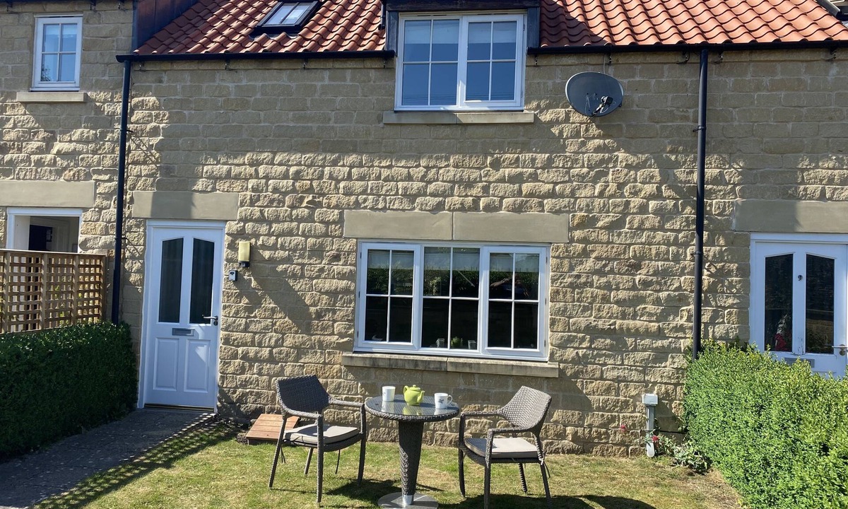 Helmsley Cottage | 2 Bedroom Cottage Situated in The centre of Helmsley With Off Street Parking