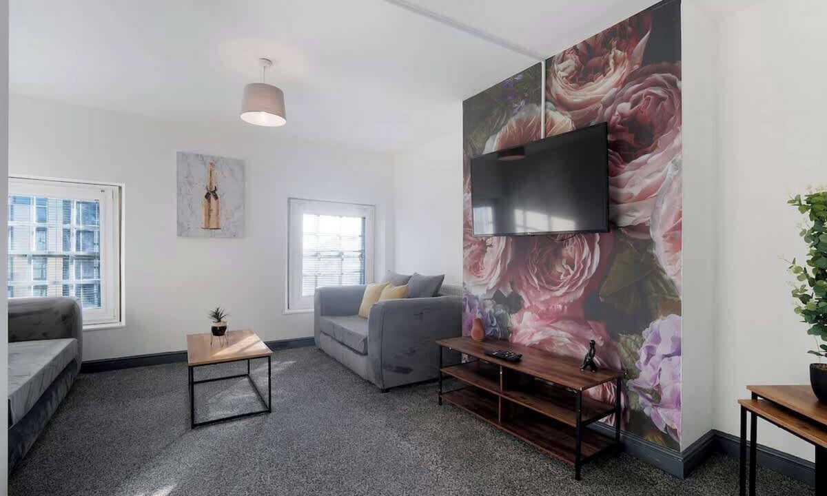 Stockton-on-Tees Apartment | 2 Bedroom with Private Parking and Free WiFi