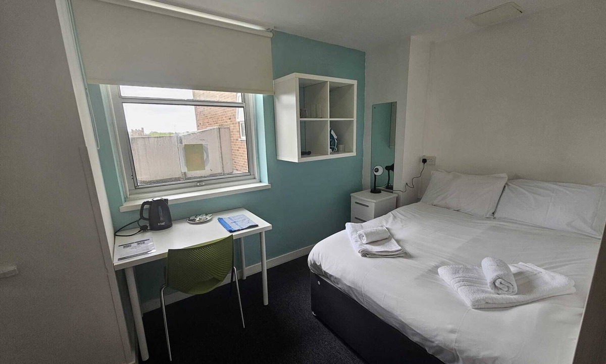Coventry City Centre Apartment | 2 Budget En-Suite Rooms with Shared Kitchen