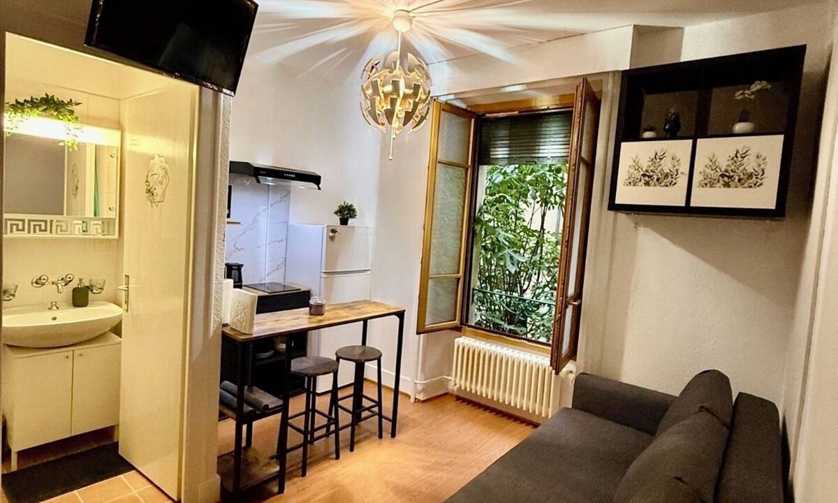 Les Eaux-Vives Apartment | *2 min from the Jet d'Eau | Renovated 24m² studio apartment, Geneva center *)