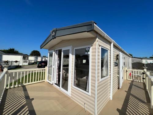 Patrington Haven Resort | 2 Sandringham, Patrington Haven, Hot Tub, Private Parking