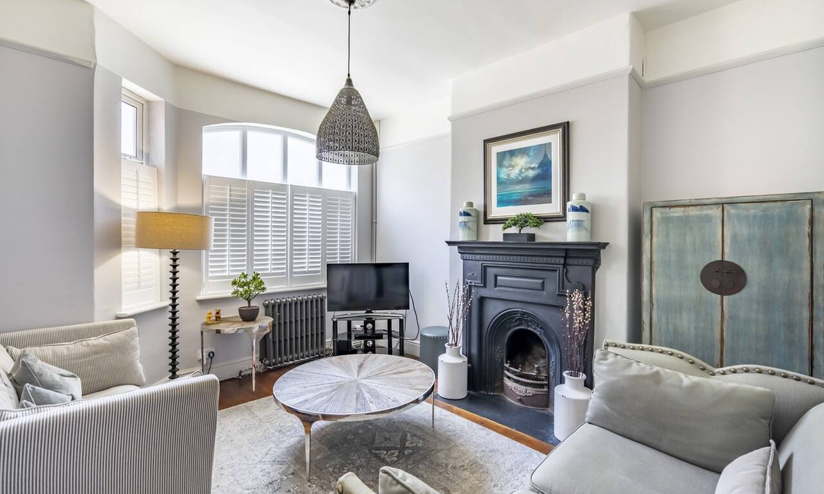 Bootham House | 22 North Parade - sleeps 4 guests in 2 bedrooms
