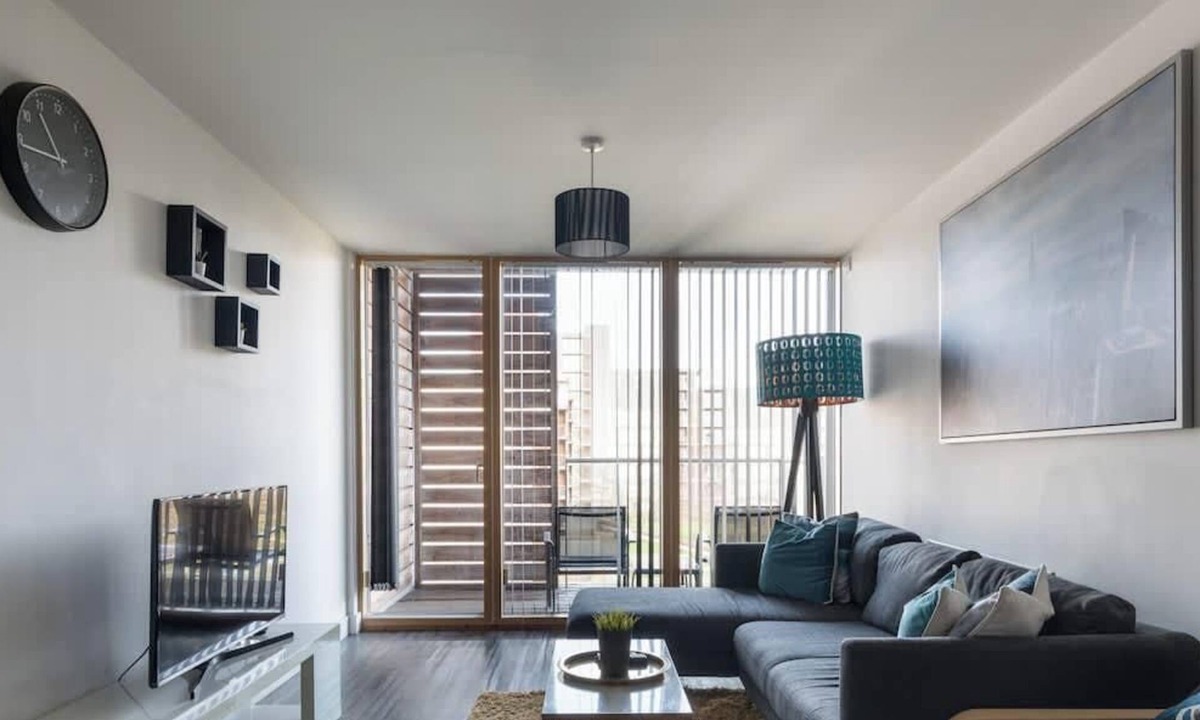 Central Milton Keynes Apartment | 2Bed, 2Bath | Walk to Shops & Food | Free Parking