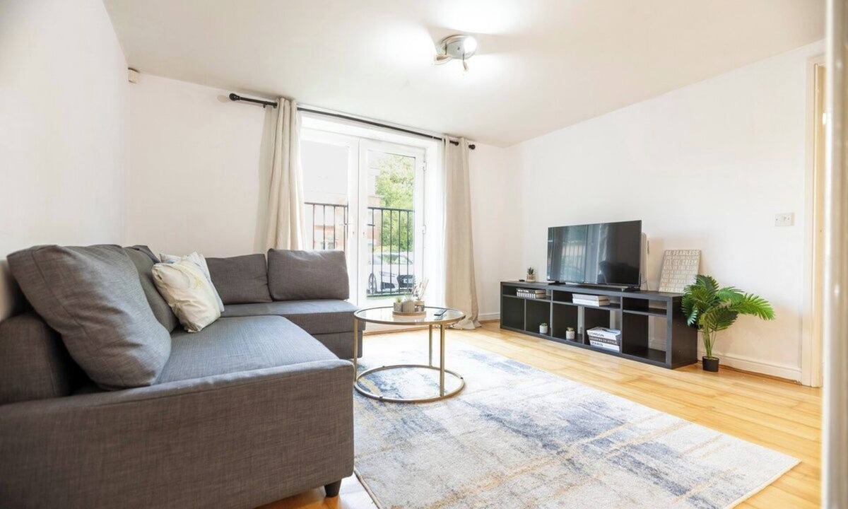 Chorlton-cum-Hardy Apartment | 2BR Apartment with Free Parking, City Centre
