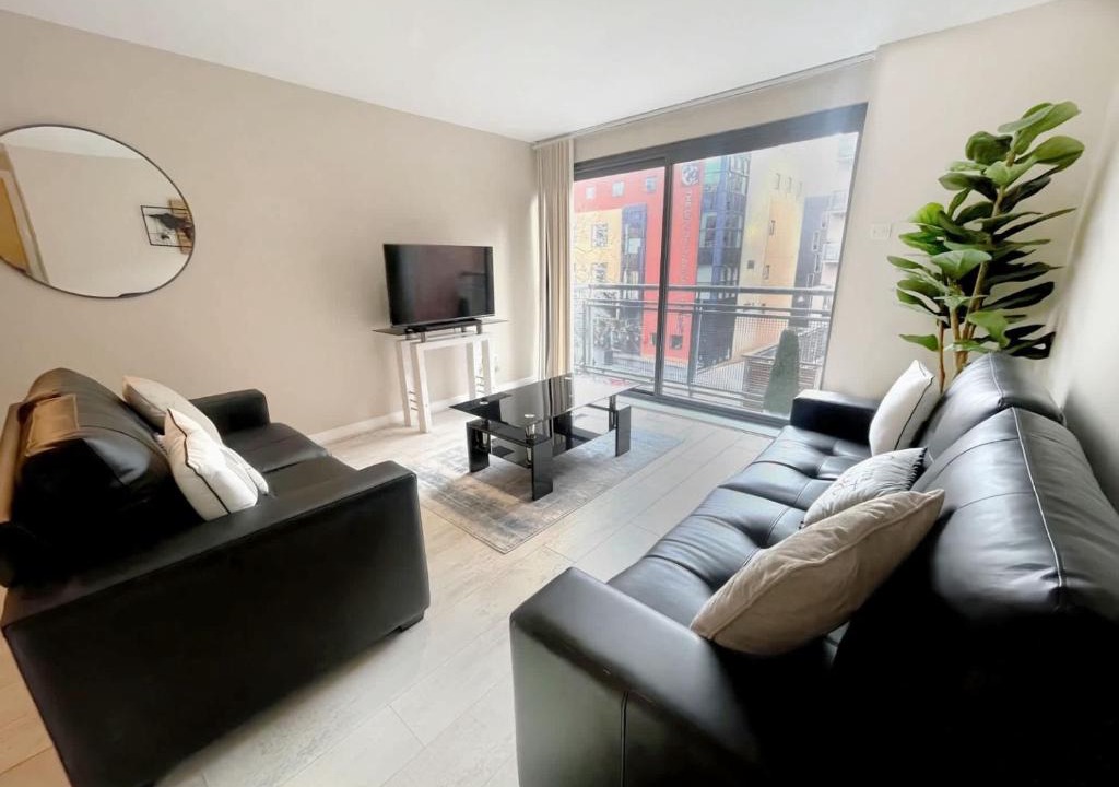 Chinatown Apartment | 2BR City Centre Apt - Balcony - Sleeps 6