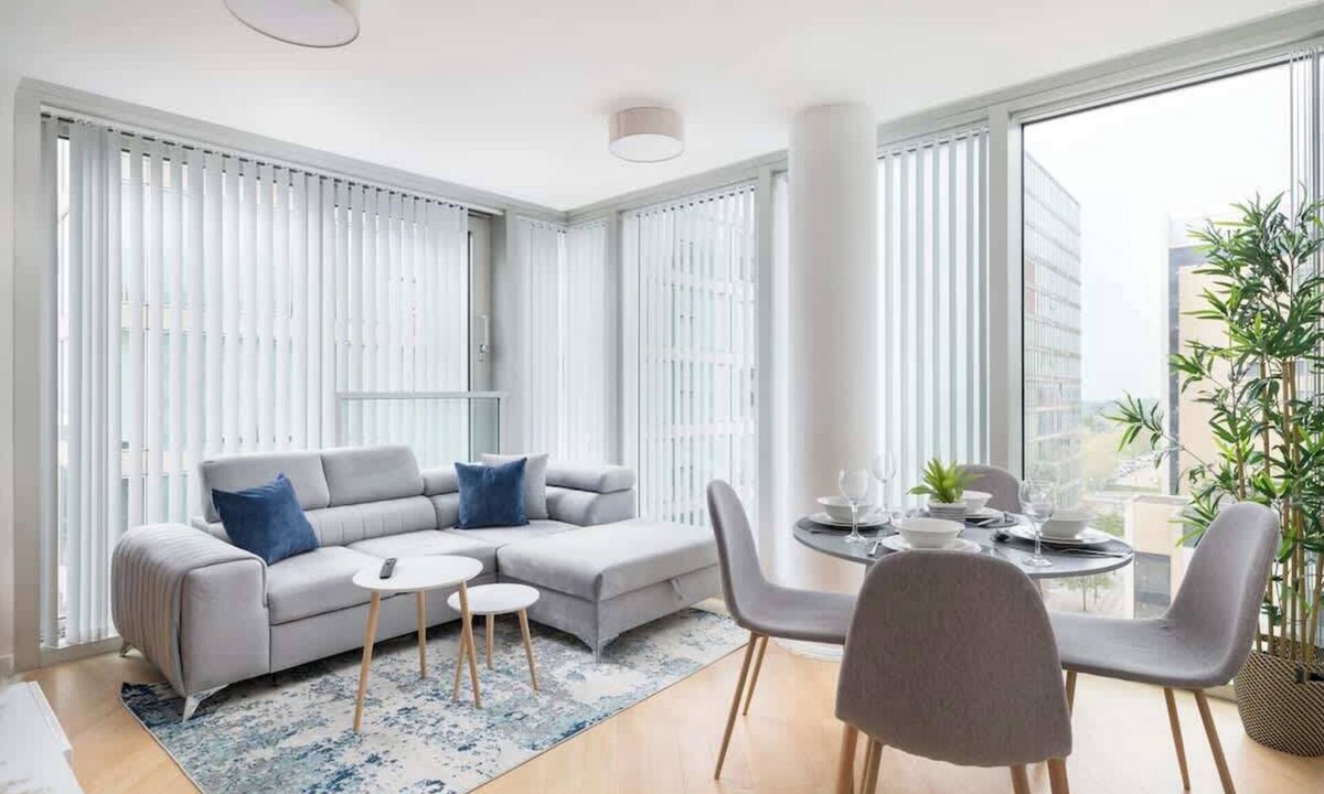 Central Milton Keynes Apartment | 2BR| Free Parking | Walk to Shops, Centre & Xscape