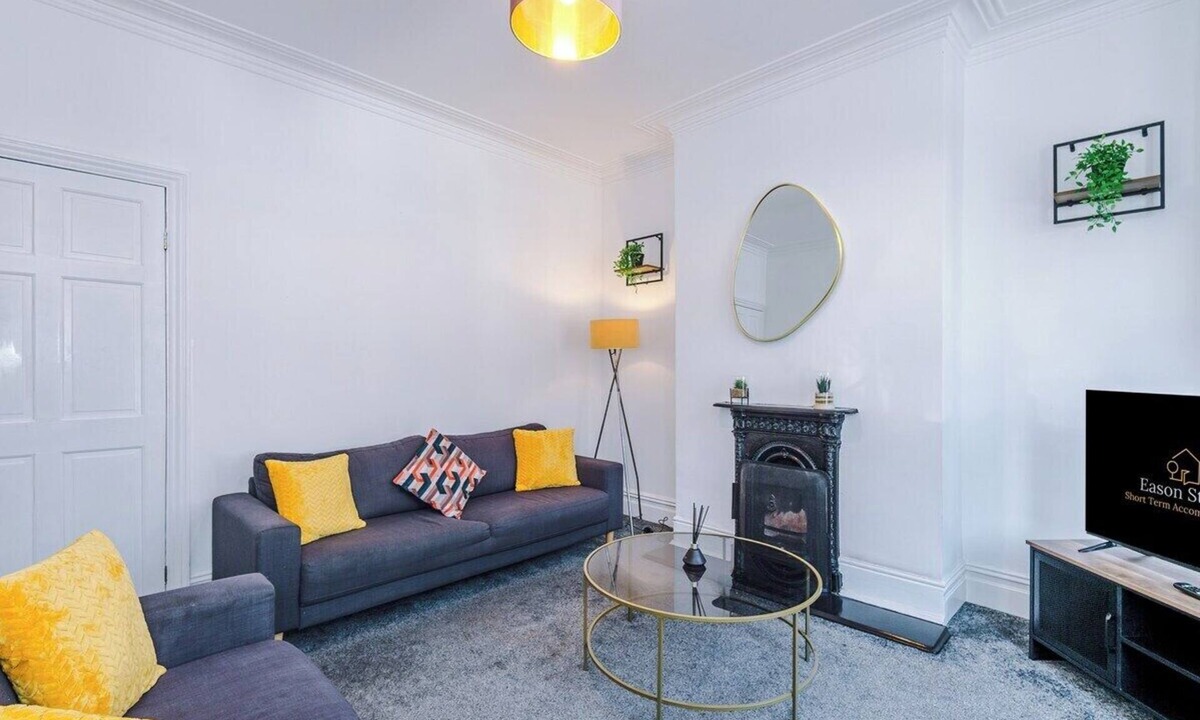 Sheffield House | 3 BDR House By Eason Stays Short Lets Sheffield