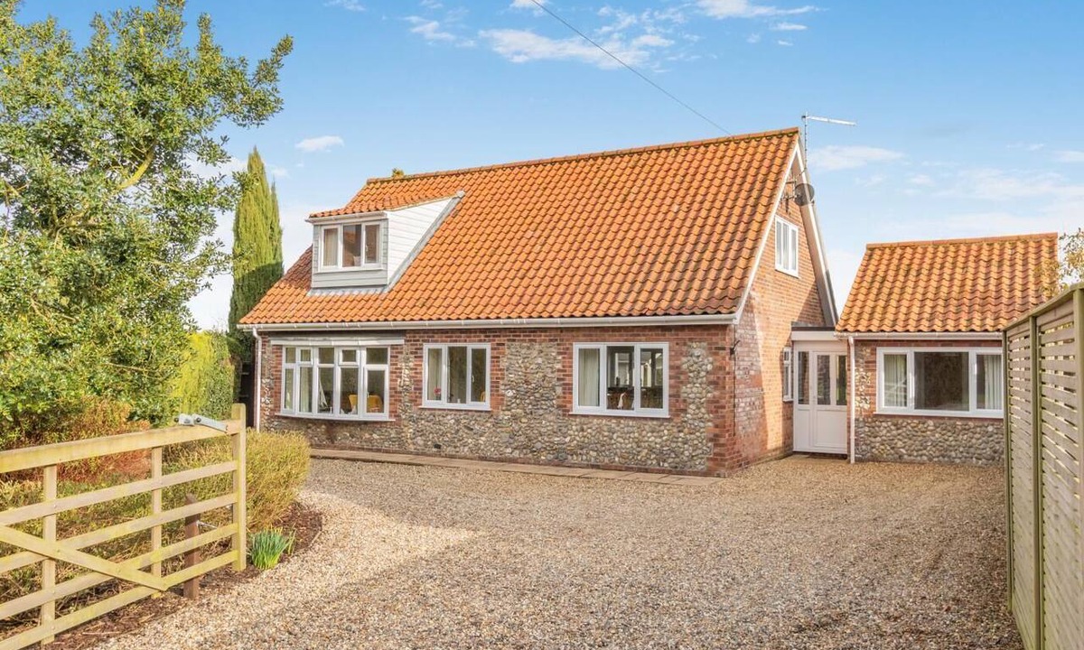 Hindringham Cottage | 3 Bed in Hindringham (oc-l34795)