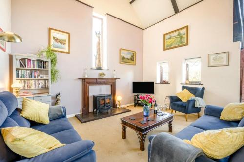 Attleborough House | 3 Bed in Little Ellingham oc-2147