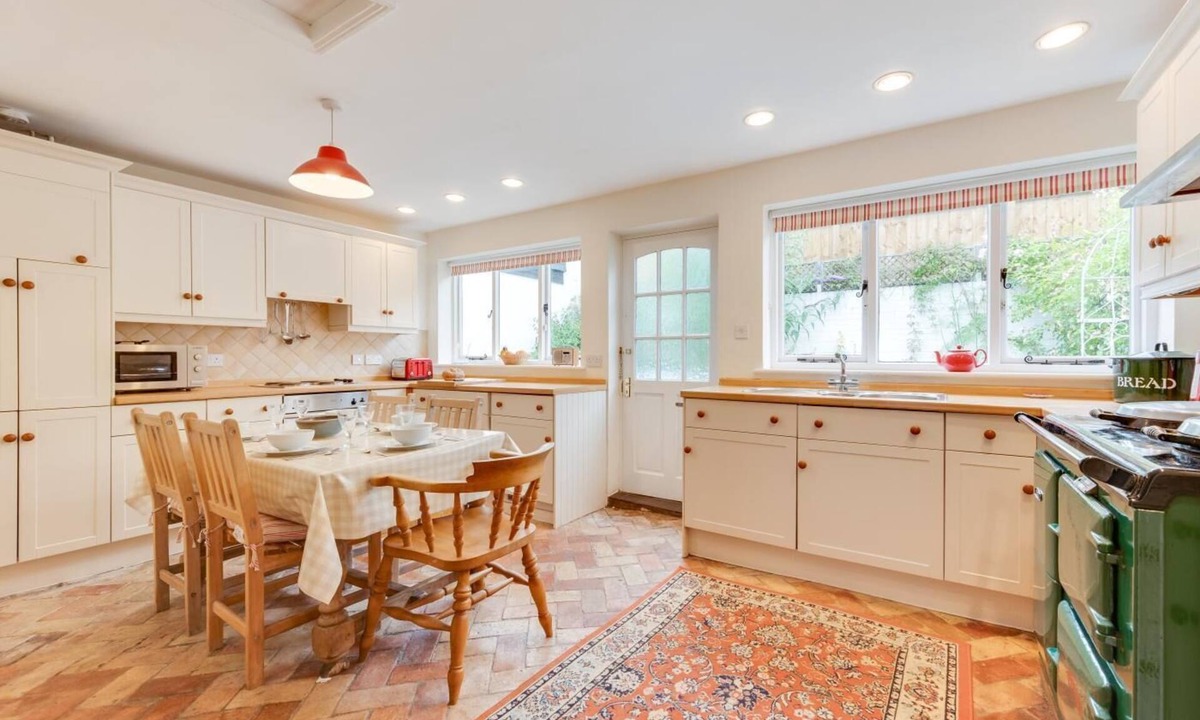 Martlesham Heath Cottage | 3 Bed in Woodbridge (oc-acot)
