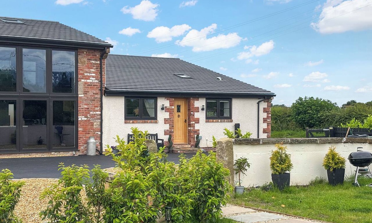Poulton-le-Fylde Cottage | 3 bedroom accommodation in Stalmine, near Poulton-le-Flyde