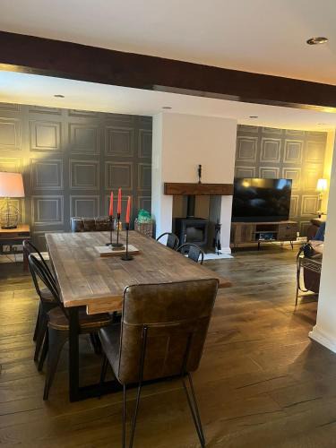 Skipton House | 3 Bedroom Dog Friendly Cottage with Off Lead Field