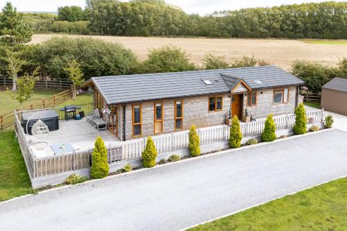 Fangfoss House | 3-Bedroom Lodge- Pet Friendly- Hot Tub