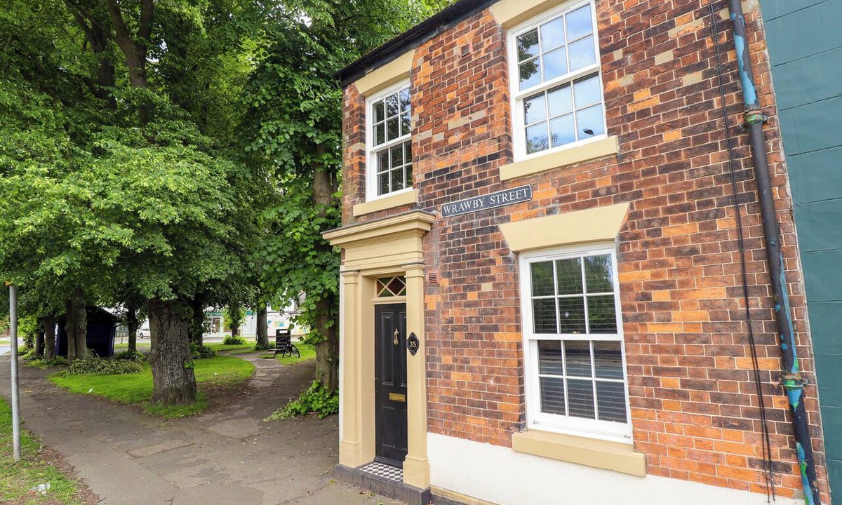 Brigg Cottage | 35 WRAWBY STREET, family friendly, with hot tub in Brigg