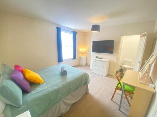 Kettering House | 4-5 Bedroom House For Corporate Stays in Kettering