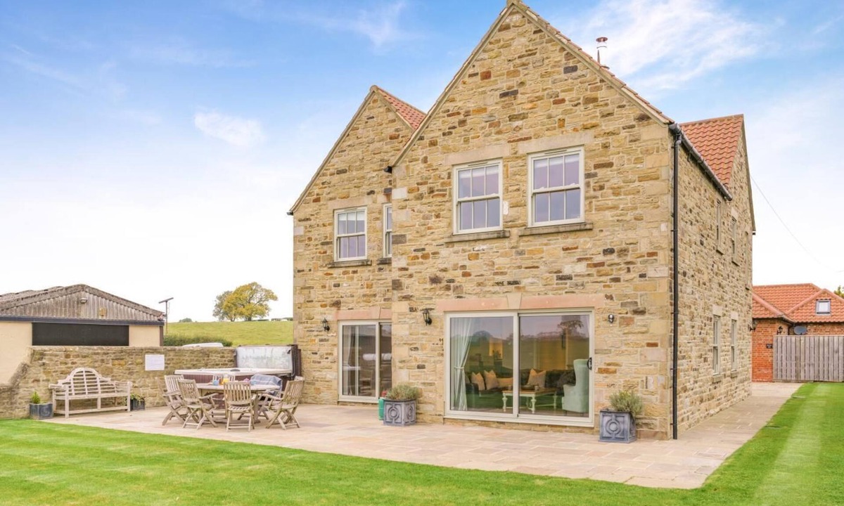 Tunstall Cottage | 4 Bed in Catterick (oc-y33625)