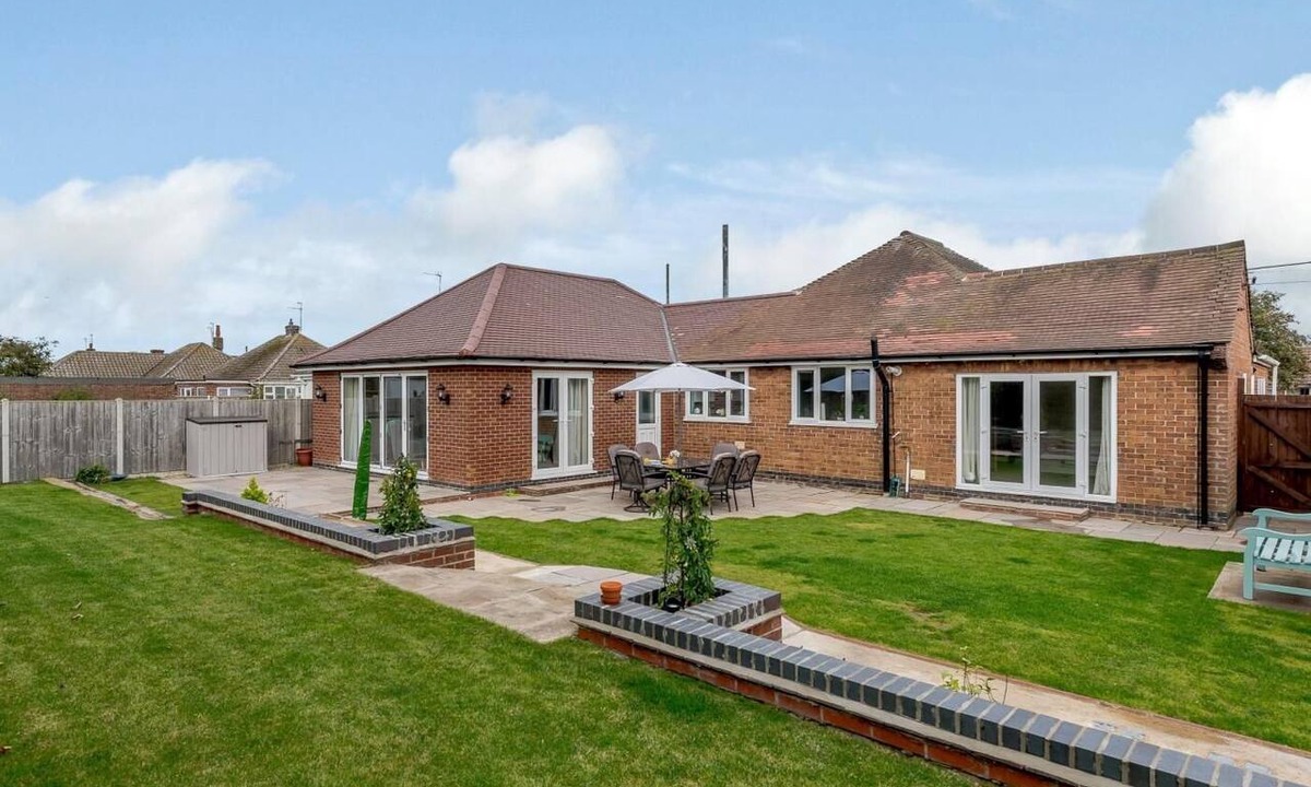 Chapel Saint Leonards House | 4 Bed in Skegness (oc-79324)
