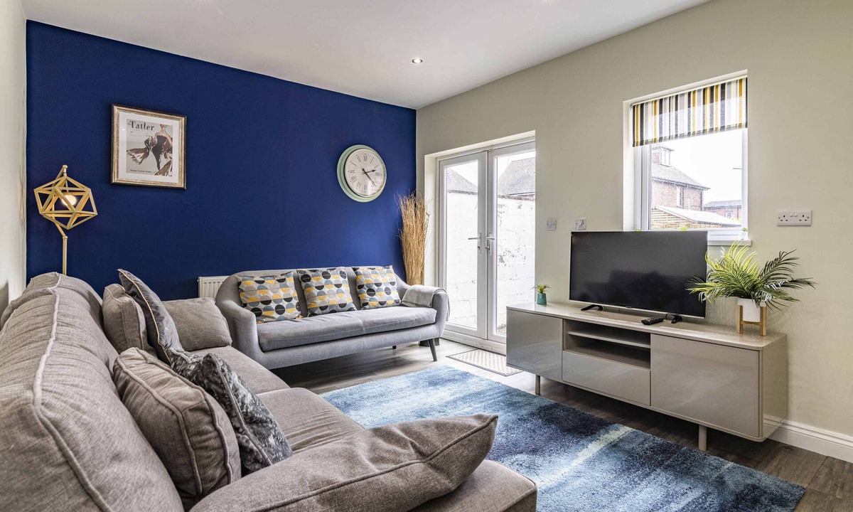 Beeston House | 4 Bed Terraced House in Beeston with Convenient City Centre Access